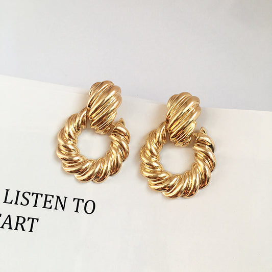 The Maison Hoops