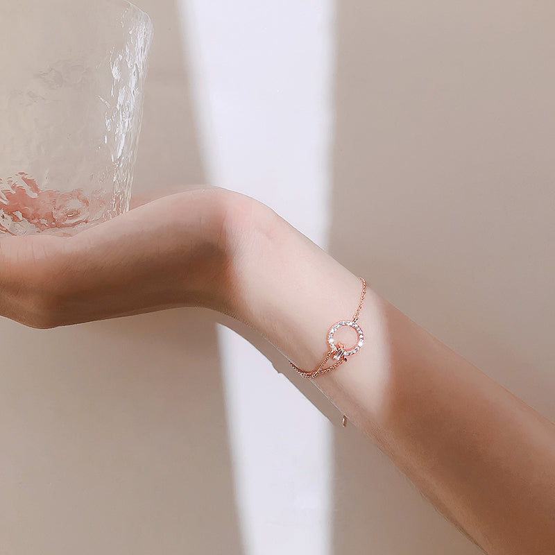 Dainty Gold Circle Bracelet